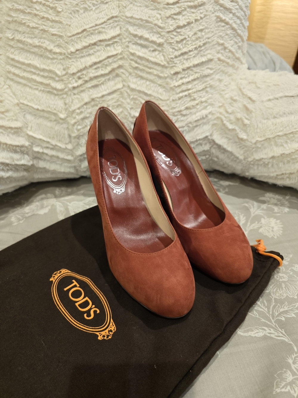 TOD'S Rust Suede Round-Toe Pumps